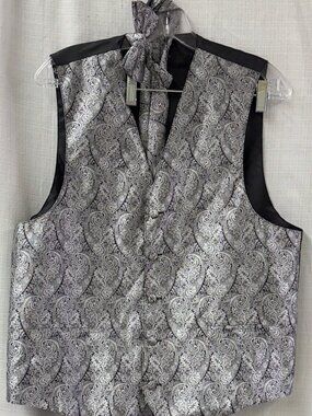 NWOT Amanti Vest Set Paisley - M